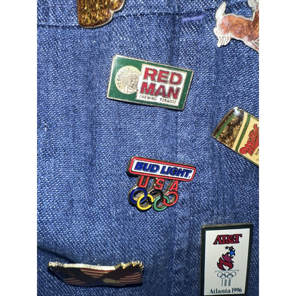 Denim Zip Front vest With 30 + Vintage Pin Collection - Picture 5 of 16